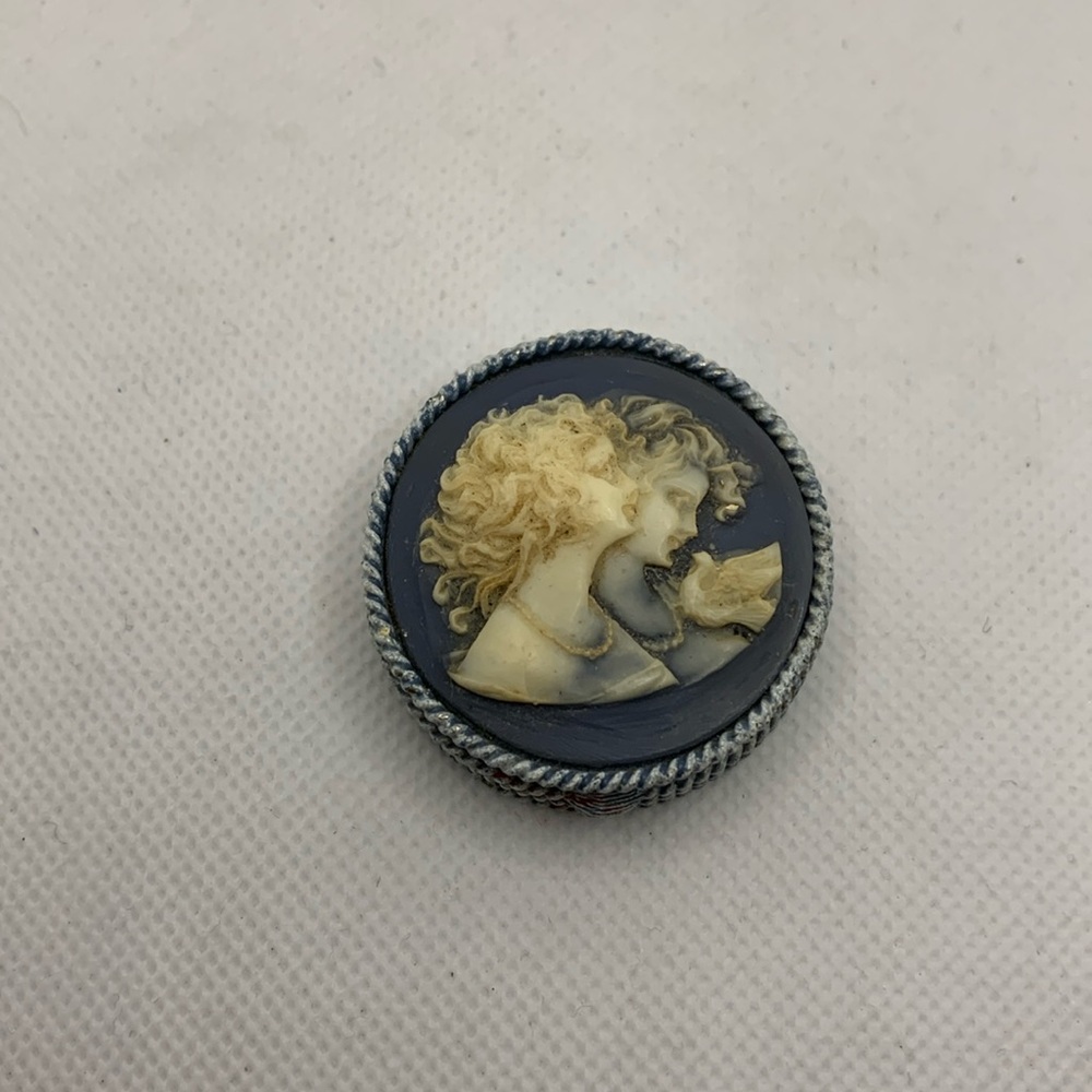 Vintage Estee Lauder Twins Cameo Compact